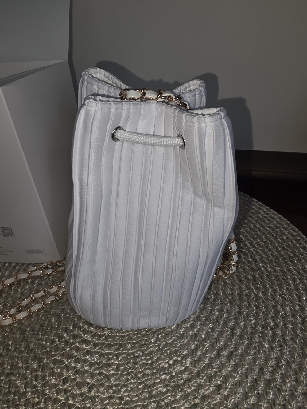 Fun DIOR GWP White Drawstring Bucket Bag/Pouch with Gold Chain - Picture 6 of 9